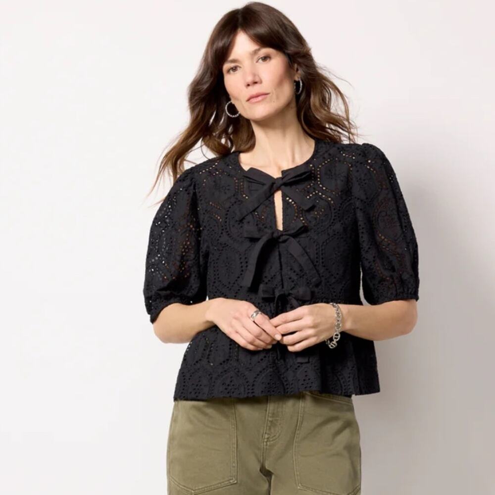 Evereve Elsie‎ Eyelet Tie Front Blouse black sz XS